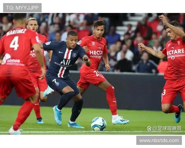 内马尔带领巴黎圣日耳曼迎战昂热球队的精彩对决分析